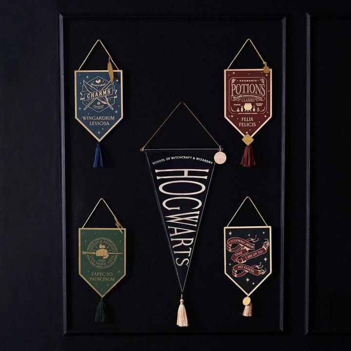 Warner Bros Harry Potter Alumni Hanging Hogwarts Banner